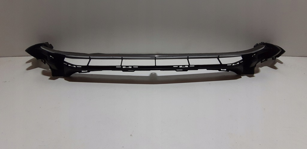 фото №13, Mercedes c-klasa w205 решётка средняя нижняя спойлер бампера a2058851065