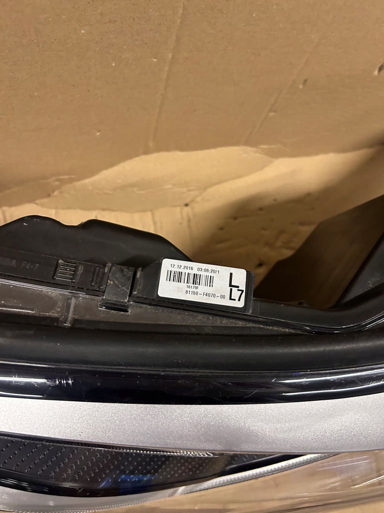 фото №3, Toyota оригинальный номер 81150-f4070 chr лампа full led