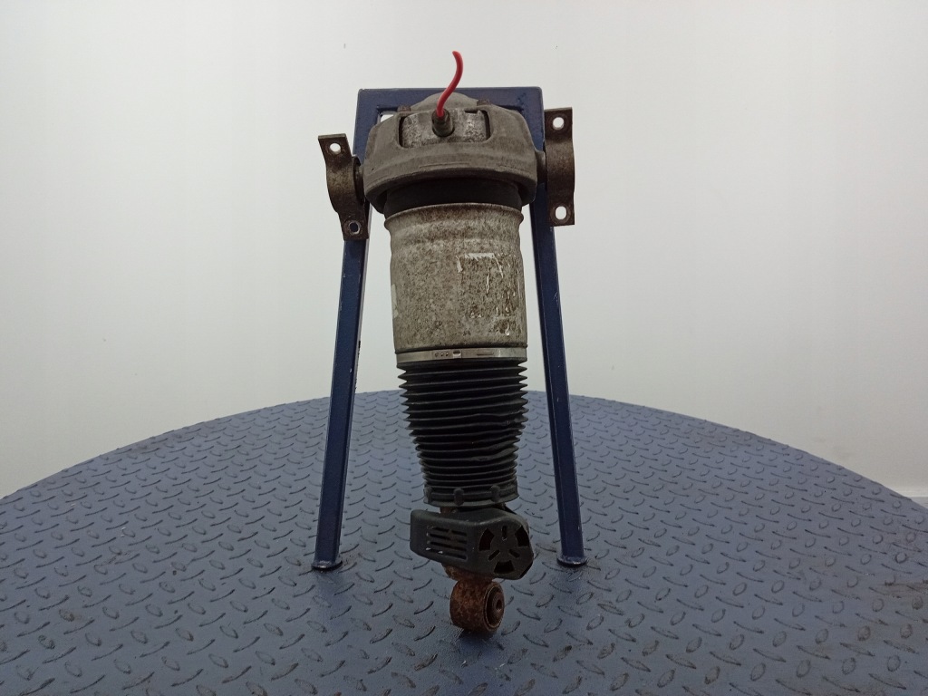 фото №1, Audi q7 i 4l амортизатор задняя правый 7l8616020a