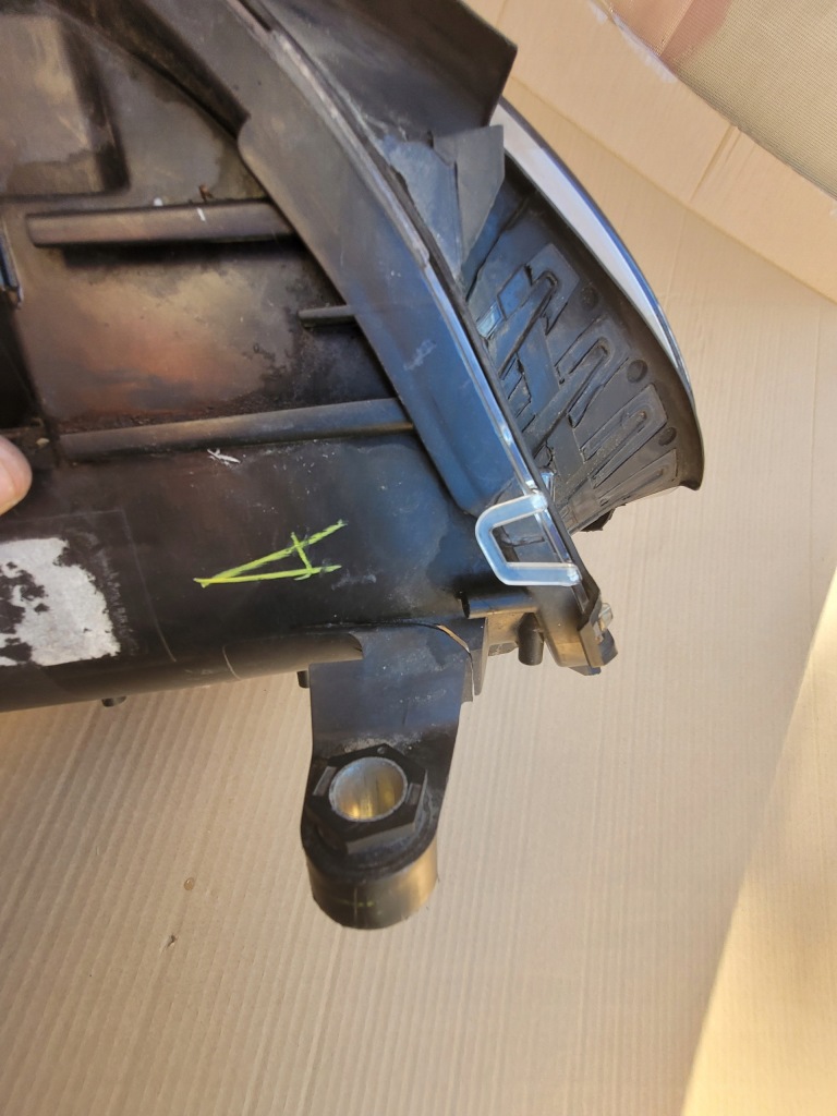 фото №4, Mercedes w251 r лампа левая h7 повреждённые ушко