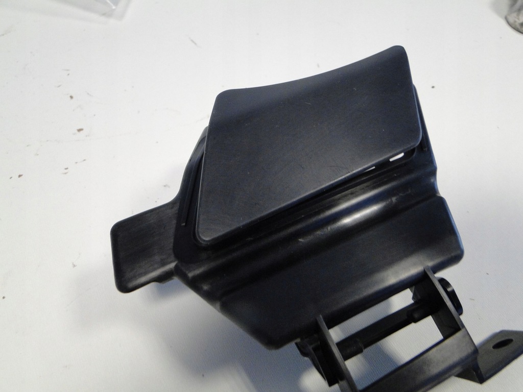 фото №10, Mercedes r w251 251 przed liftem заглушка na омыватель левая w бампер