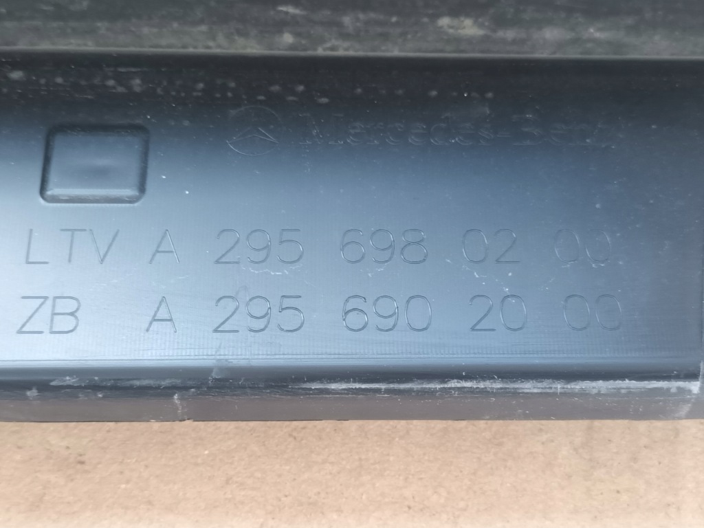 Накладка поріг права mercedes eqe a295 w295 поріг правий Оригінал