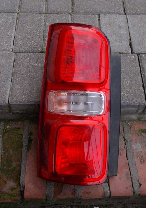 фото №1, Toyota proace jumpy expert vivaro лампа задняя левая