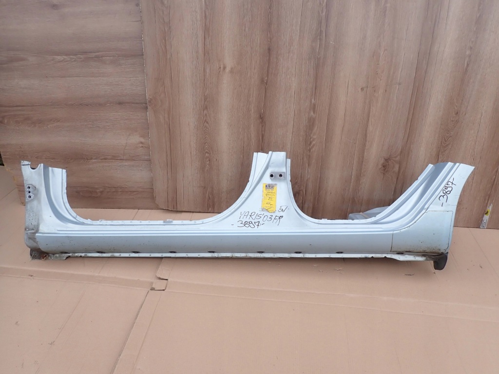 фото №2, Toyota yaris i 99-05 порог левый