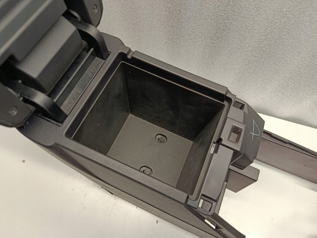 Mitsubishi lancer viii підлокітник 3h418011a223 Зі Шроту