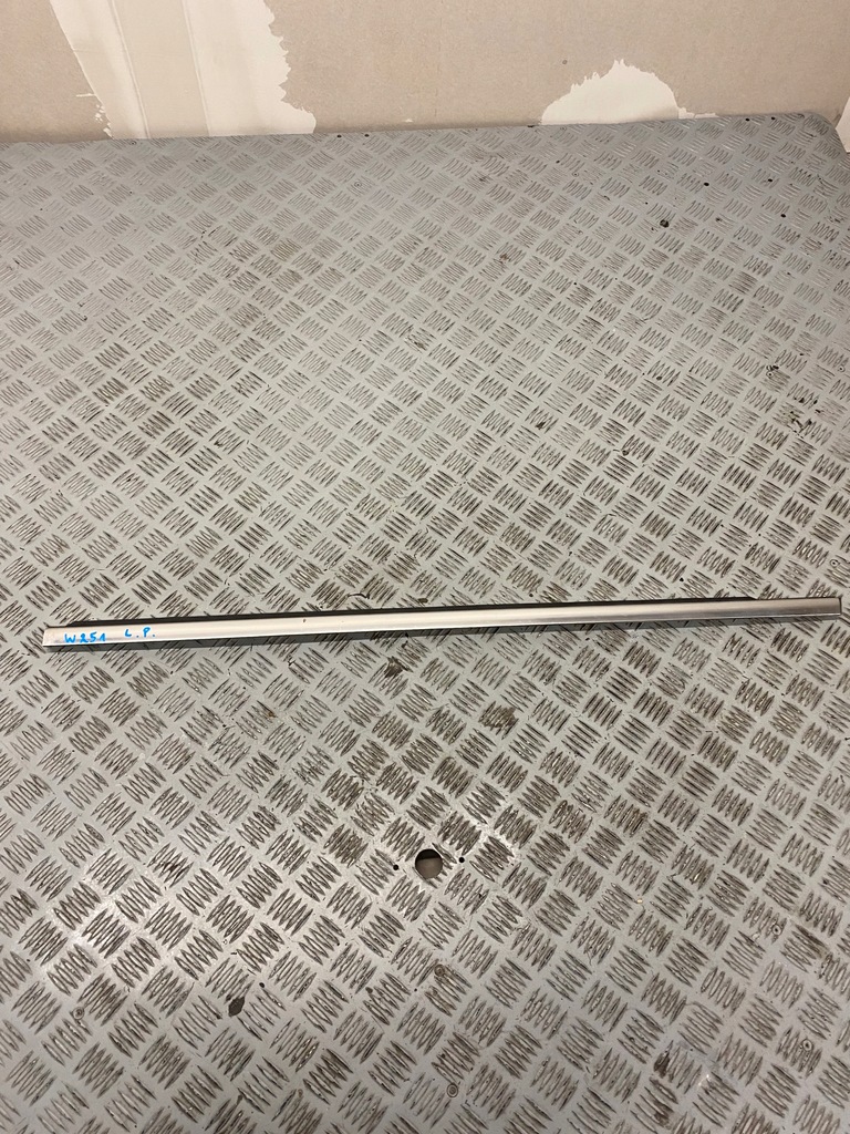 фото №1, Молдинг уплотнитель стекло левый перед mercedes r klasa w251 a2516904580