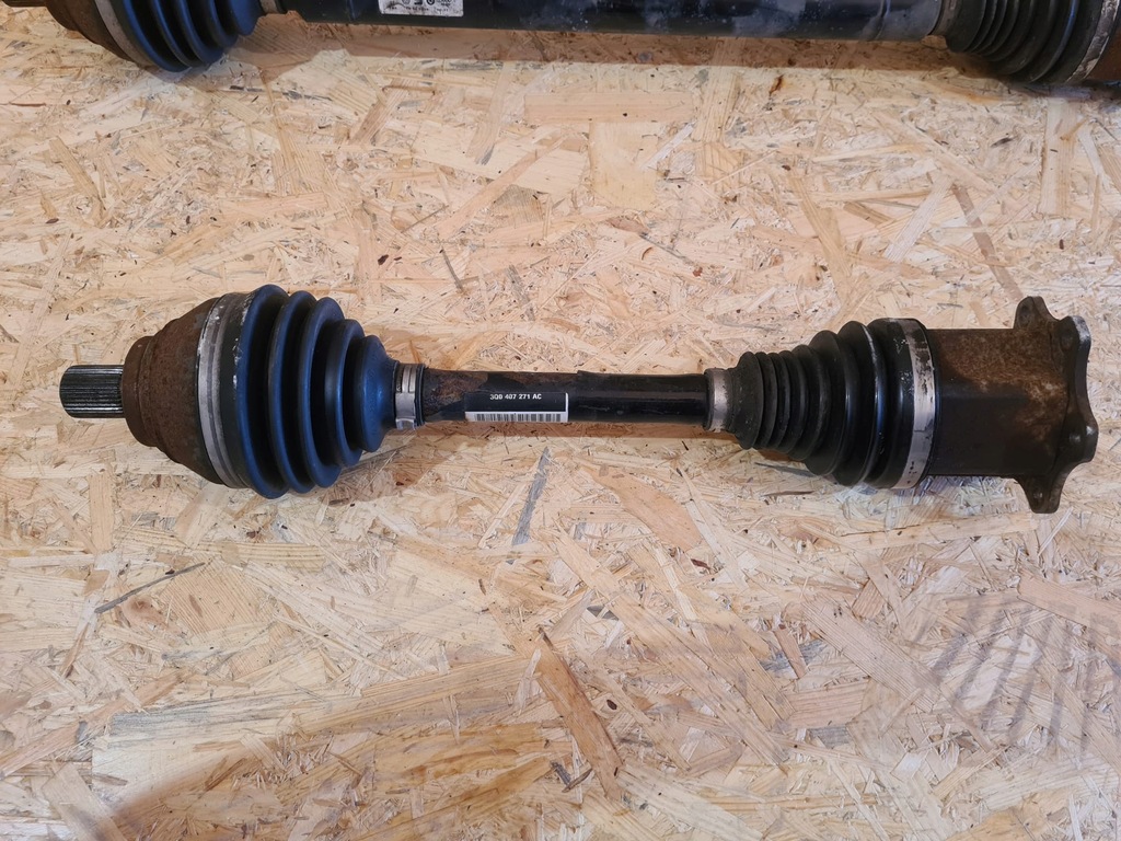 фото №1, Приводной вал левая перед vw passat b8 3q0407271ac