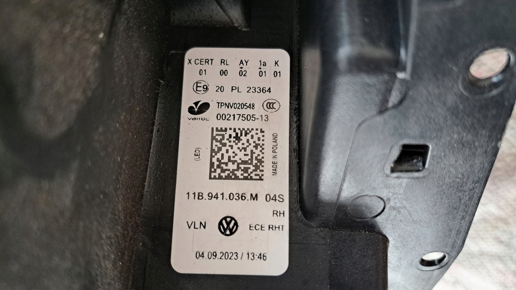 фото №8, Vw id.4 лампа правая правый перед 11b941036m