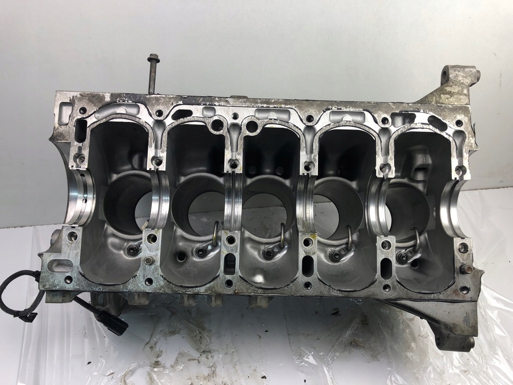 фото №8, Volvo 2.0 блок двигателя 09487202