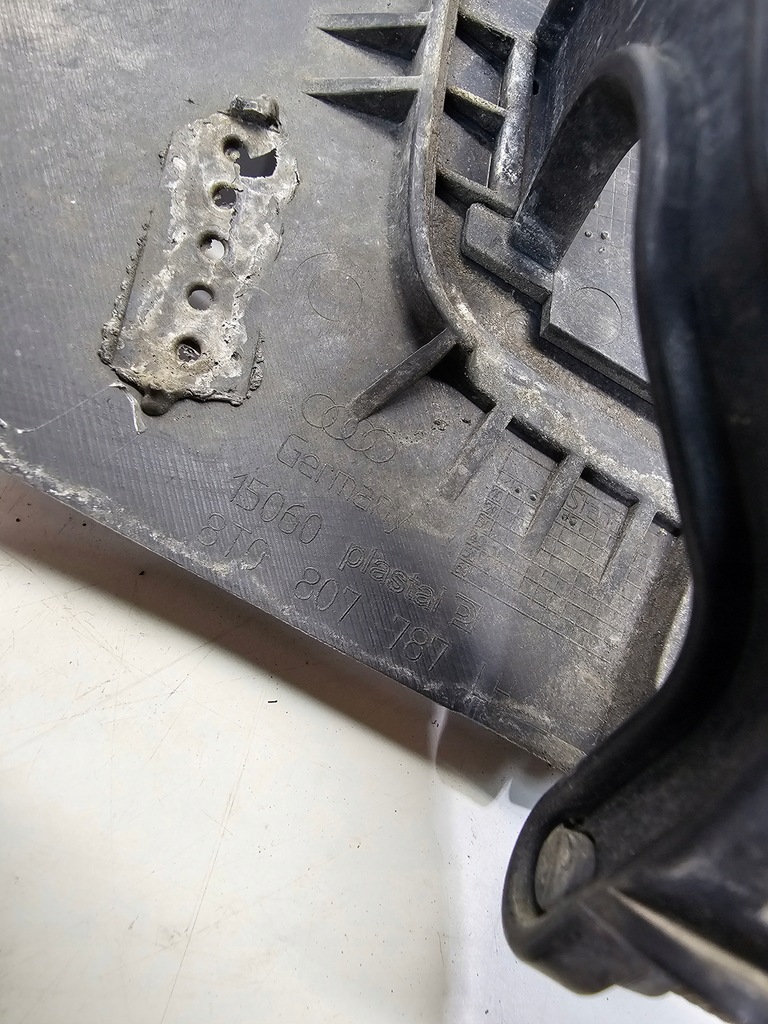 фото №6, Заглушка кронштейн распылителя левая audi a5 8t 8t0955635 8t0807787