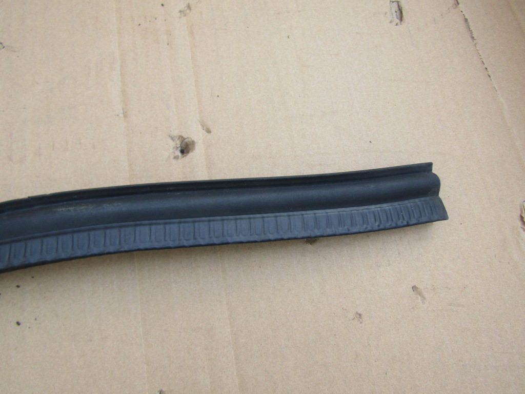 2 mercedes w124 прокладка жабо відсік двигуна в Україні