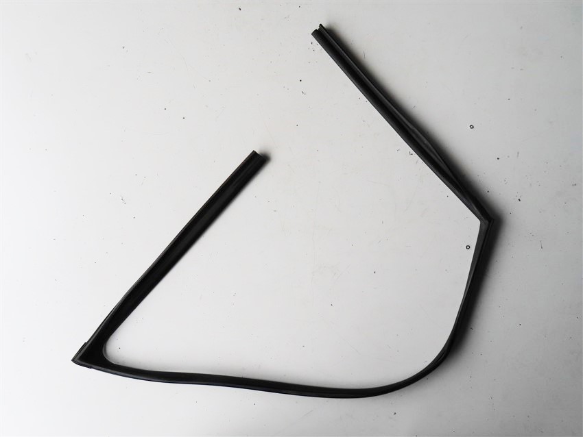 Купити Прокладка передня ліва двері hyundai i30 2 5d