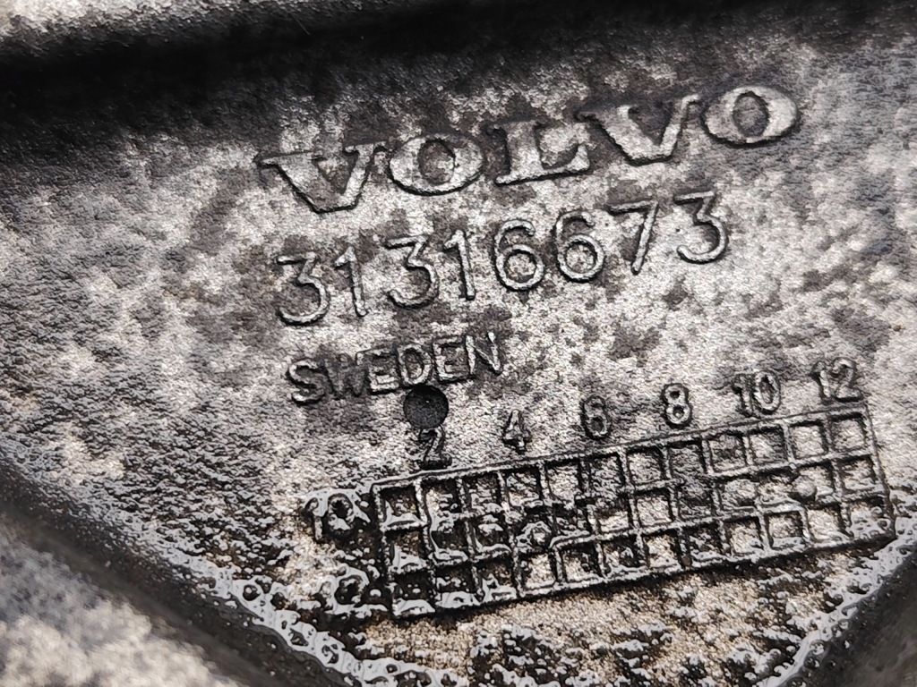 Volvo xc60 кронштейн генератора d5 awd дизель 158kw 215 hp 31316673 2012 с Разборки