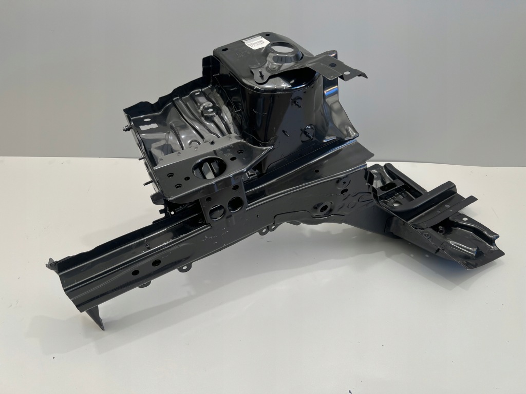 Купить Четверть правая лонжерон renault arkana 64100293r 641228107r