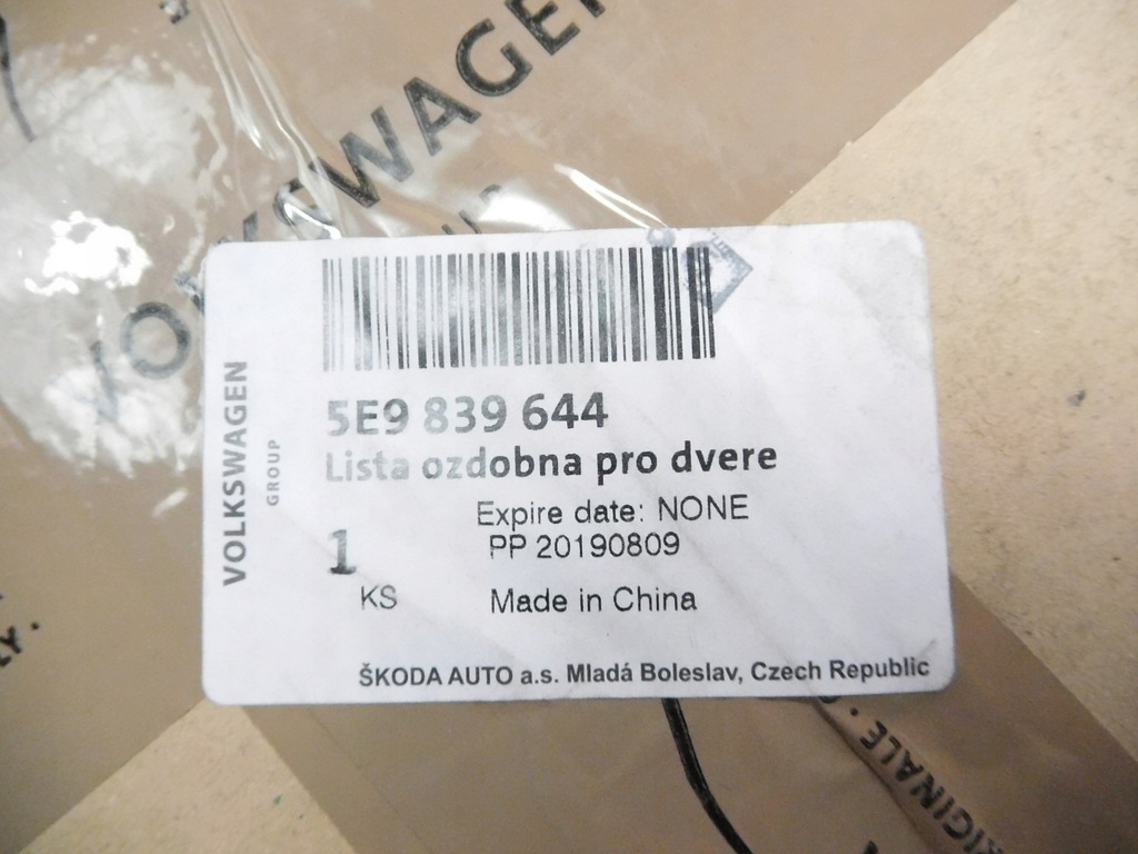 фото №8, Молдинг стекло правый задняя skoda octavia оригинальный номер 5e9839644