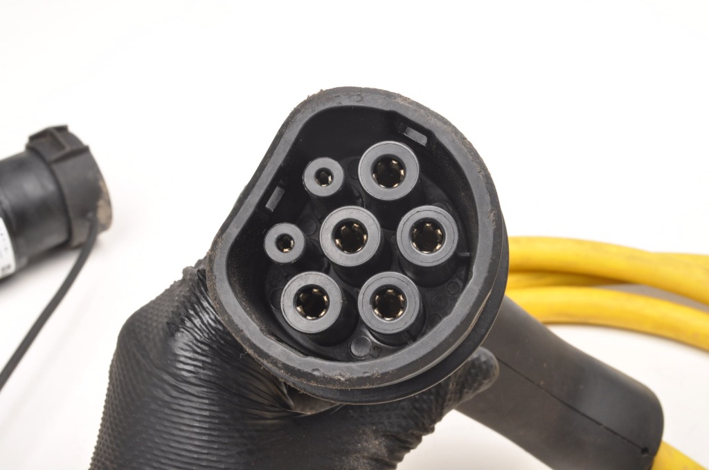 Avenger fiat 600 e 500 bev ducato bev шланг кабель do зарядки 52227782 Недорого