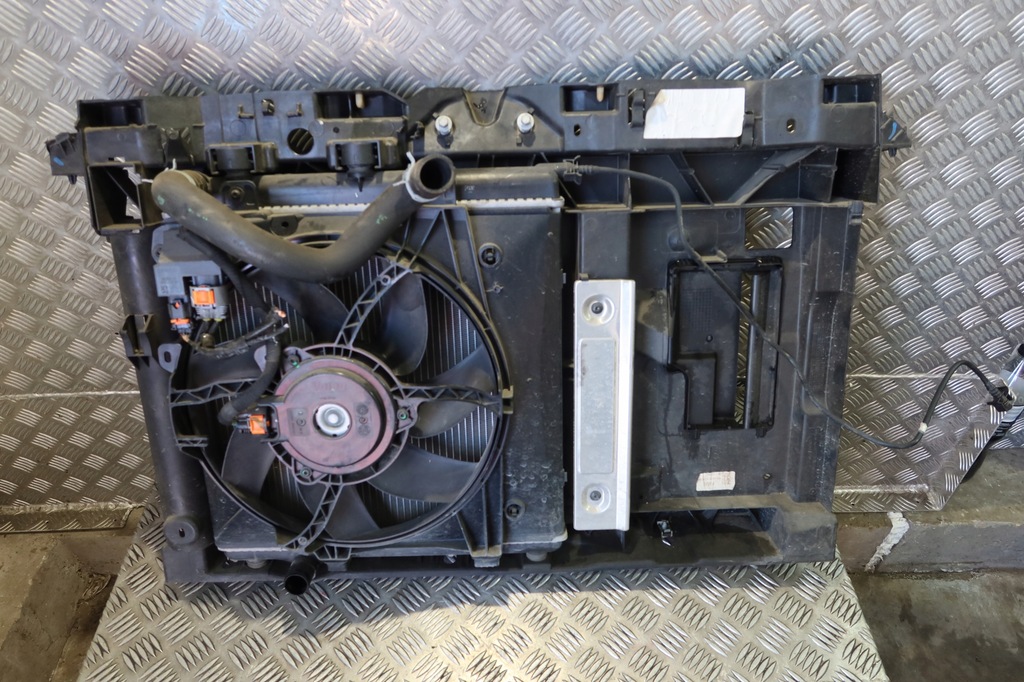 фото №7, Pas передний радиатор радиатор вентилятор peugeot 208 i 207 2008 c3 комплект