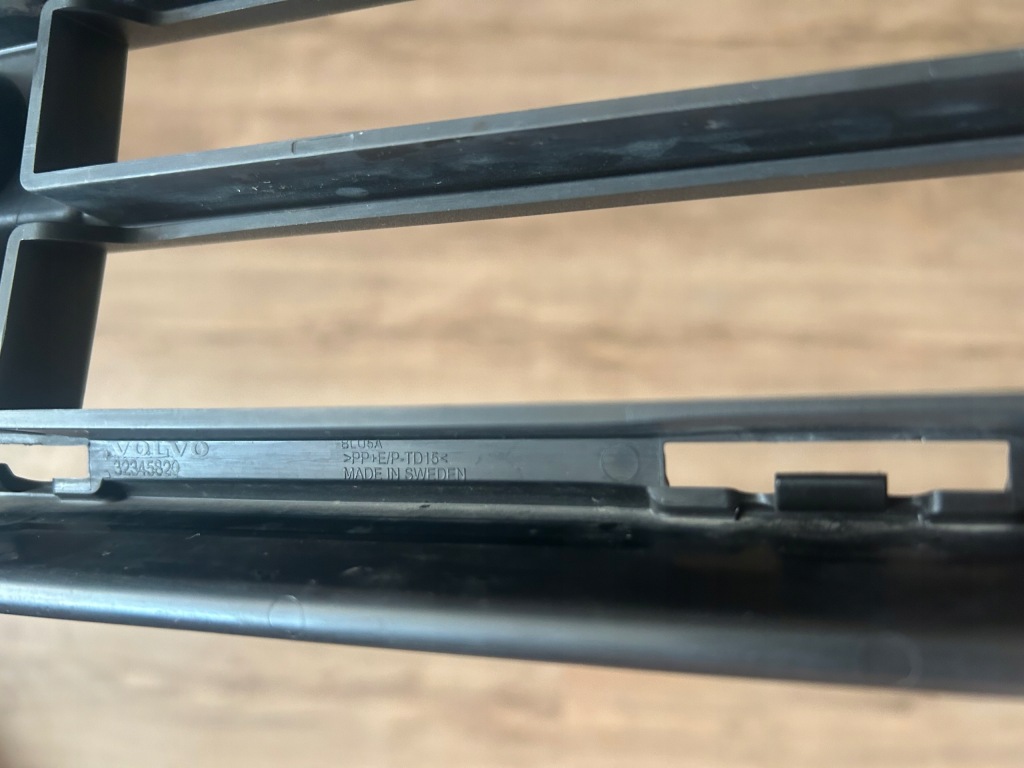 Volvo xc90 2 рестайлинг  2019-2024 решётка средняя бампер перед оригинал с Разборки