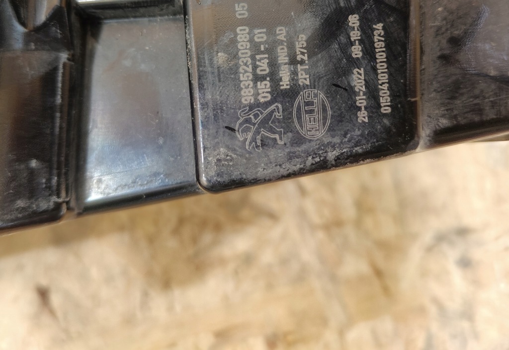 Купить Led w бампер левый peugeot 308 t10 9835230980