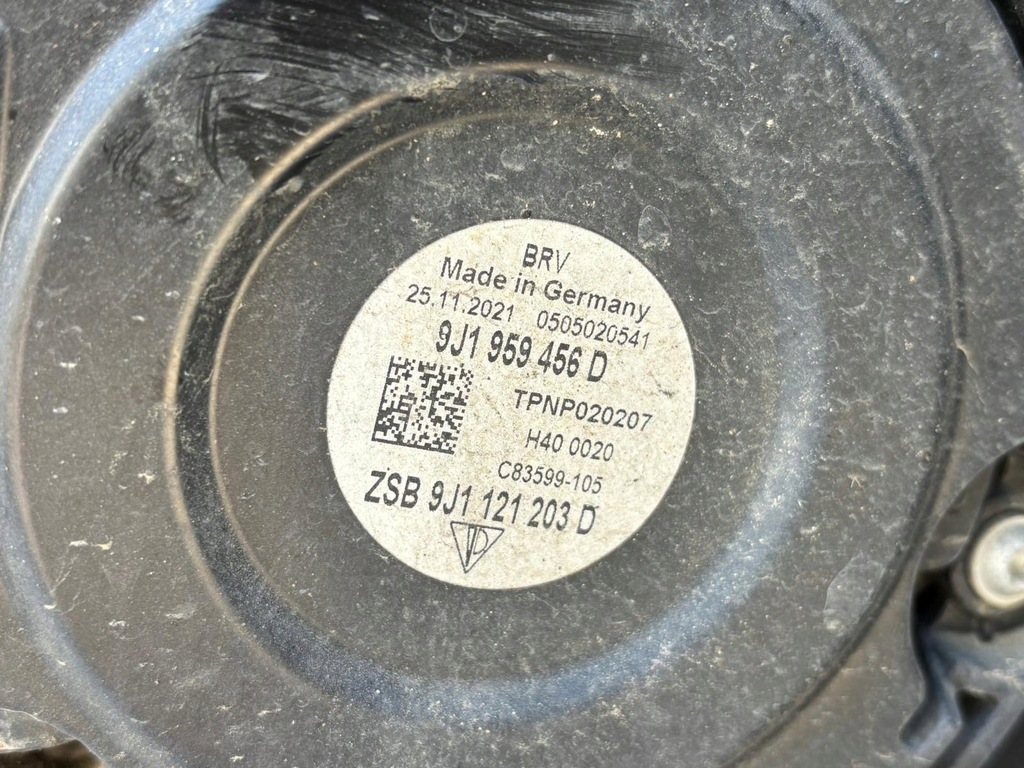 фото №9, Porsche taycan 4s радиатор левая вентилятор впуск 9j1121251a 9j1121333