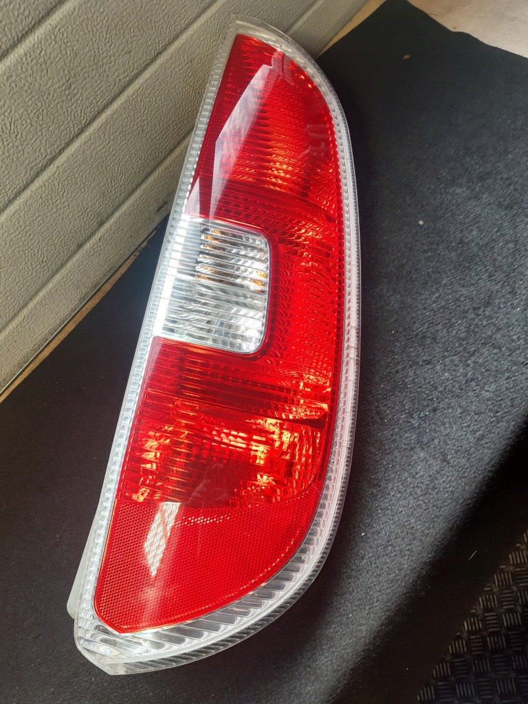 фото №1, Skoda roomster лампа правый задняя 5j7945096