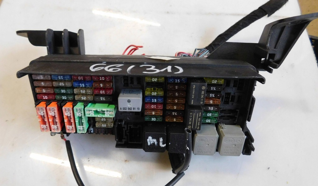 Купити Mercedes ml w164 коробка запобіжників a1645451740