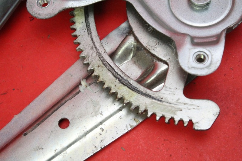 фото №9, Подъемник стекло правый задняя 85720-85010 toyota land cruiser j120 02-