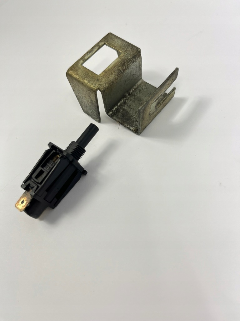 Датчик кінцевик сигналізація з кронштейн mercedes w201 w124 w126 2018201110 Ціна