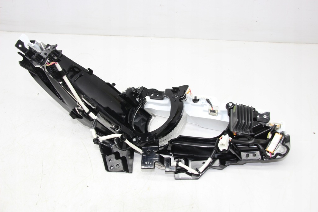 Середина вкладыш фары левый перед led mazda cx30 2019- с Разборки