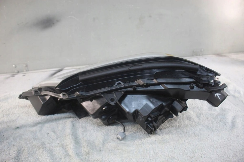 Лампа правая перед передняя lexus ux full led Оригинал