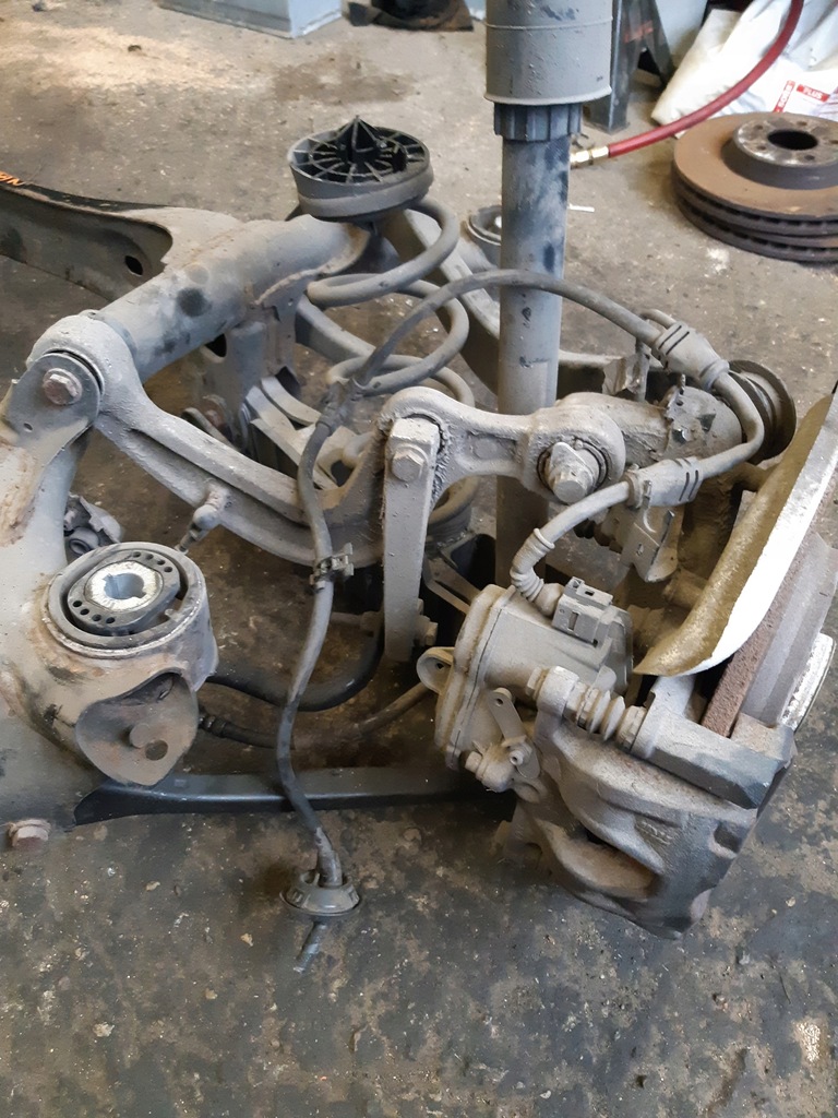 фото №9, Audi a4 b9 підвіска задня задні підрамник балка поворотний кулак важелі комплект