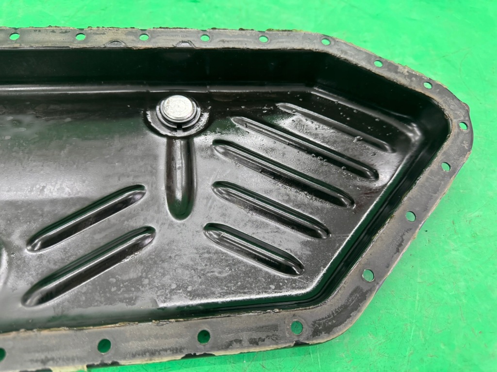 Поддон поддон масляная 057103602e датчик 1j0907660c audi a8 d3 4.0 tdi v8 02- Киев