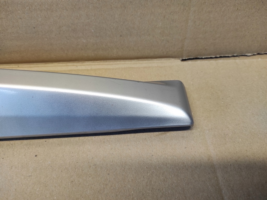 Заглушка накладка рейлінг задні ліве renault clio 3 універсал 8200718705 Оригінал