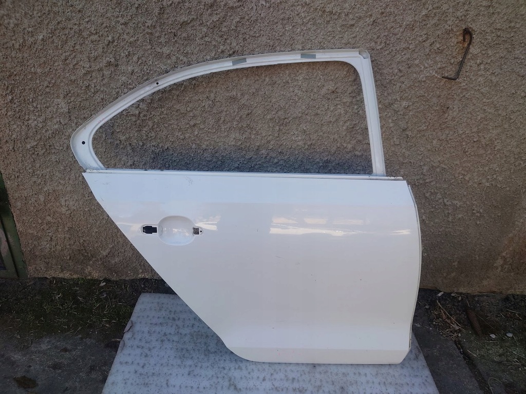 фото №1, Vw jetta дверь правое задняя 5c6833056