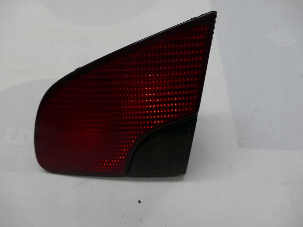 фото №1, Peugeot 406 kombi лампа правый задняя w крышка