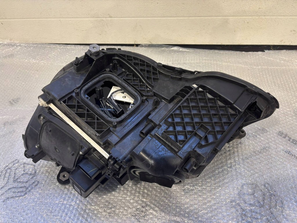 Фара правая  mercedes e w212 Недорого
