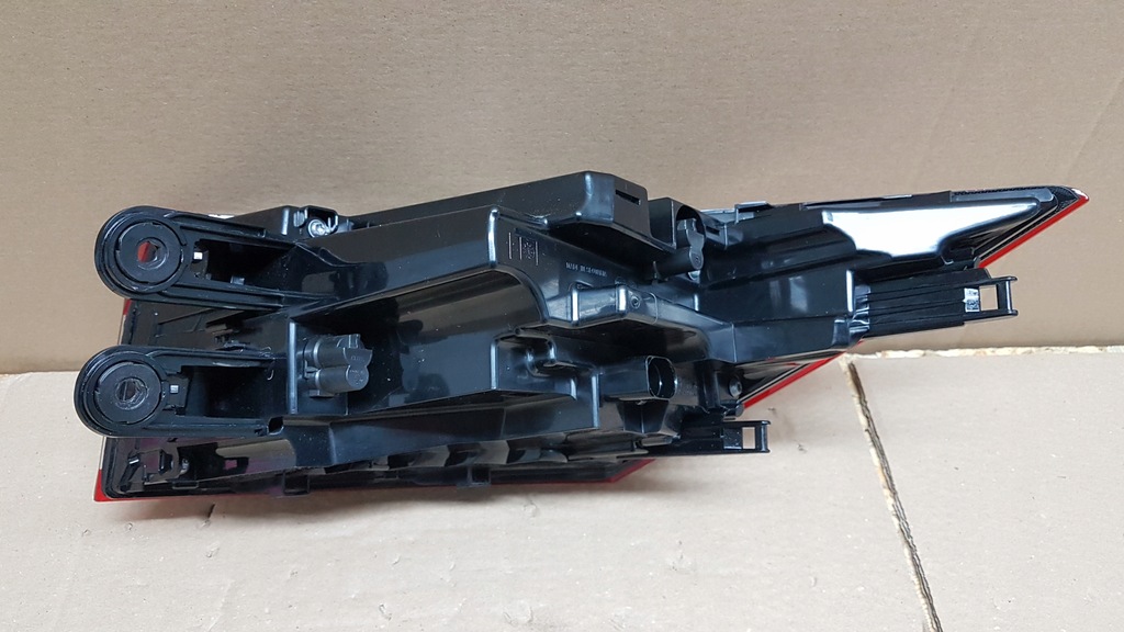 фото №9, Лампа задняя левая skoda enyaq 21-