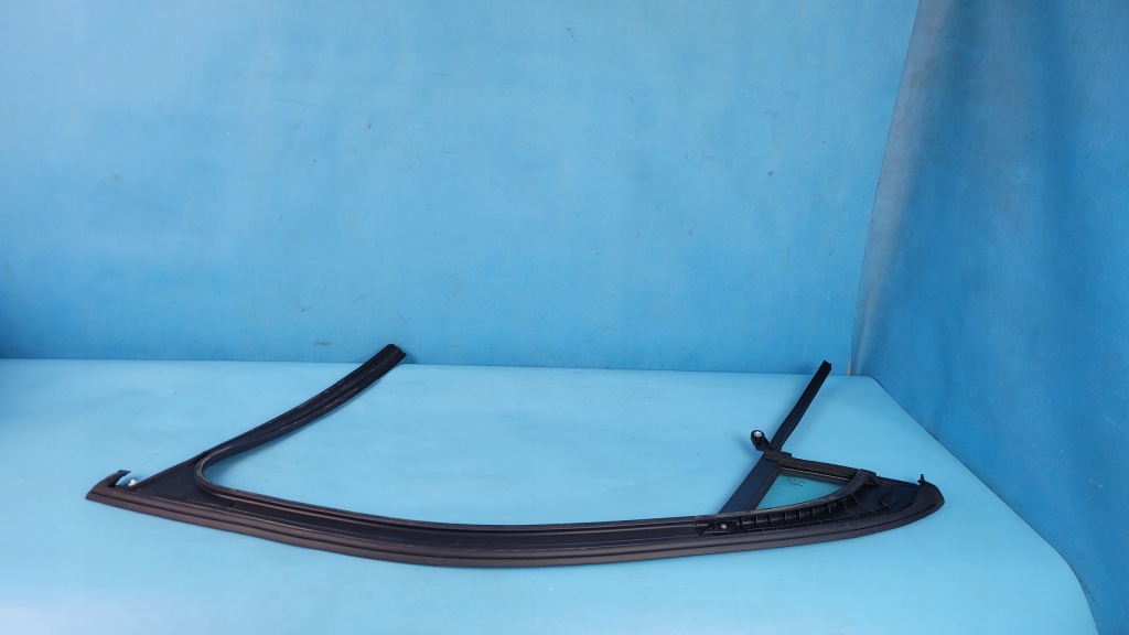 Купить Kia sorento iv молдинг дверь стекло треугольник правая  перед 82541p2001 82440p2032