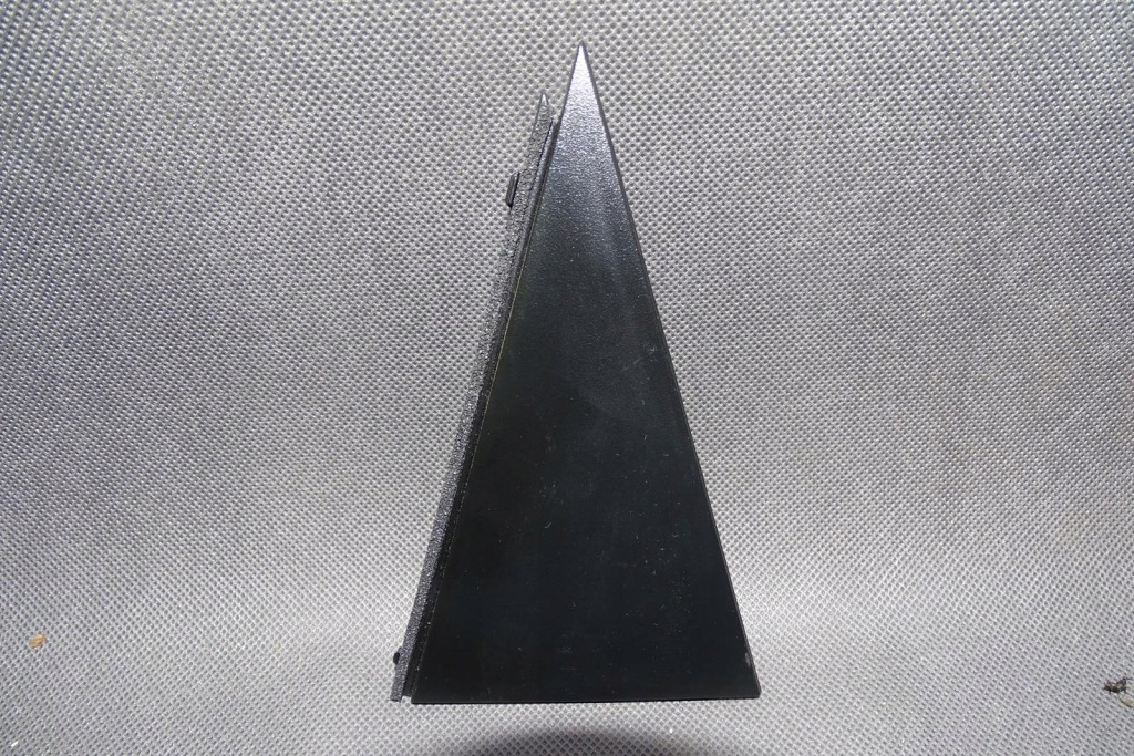 фото №1, Hyundai kona молдинг двері трикутник правий задня задній