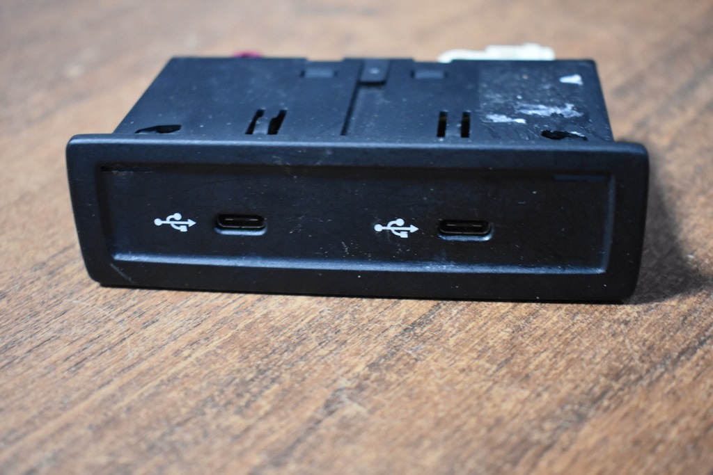 фото №1, Idealne з'єднувач port usb-c x2 mercedes 1