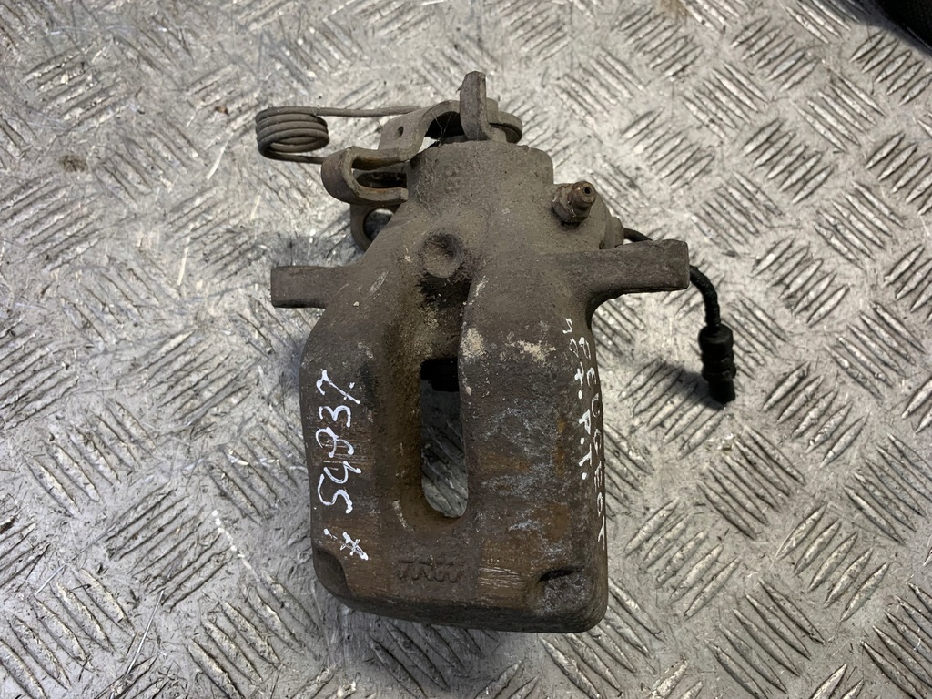 фото №1, Peugeot 407 2.0 hdi суппорт правый задняя