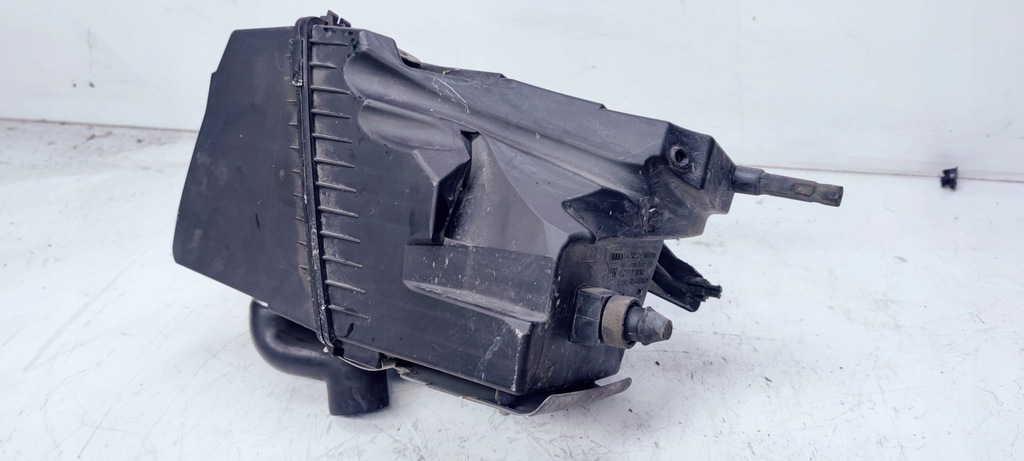 фото №11, Корпус фильтра воздуха audi a6 c6 4f0133835m