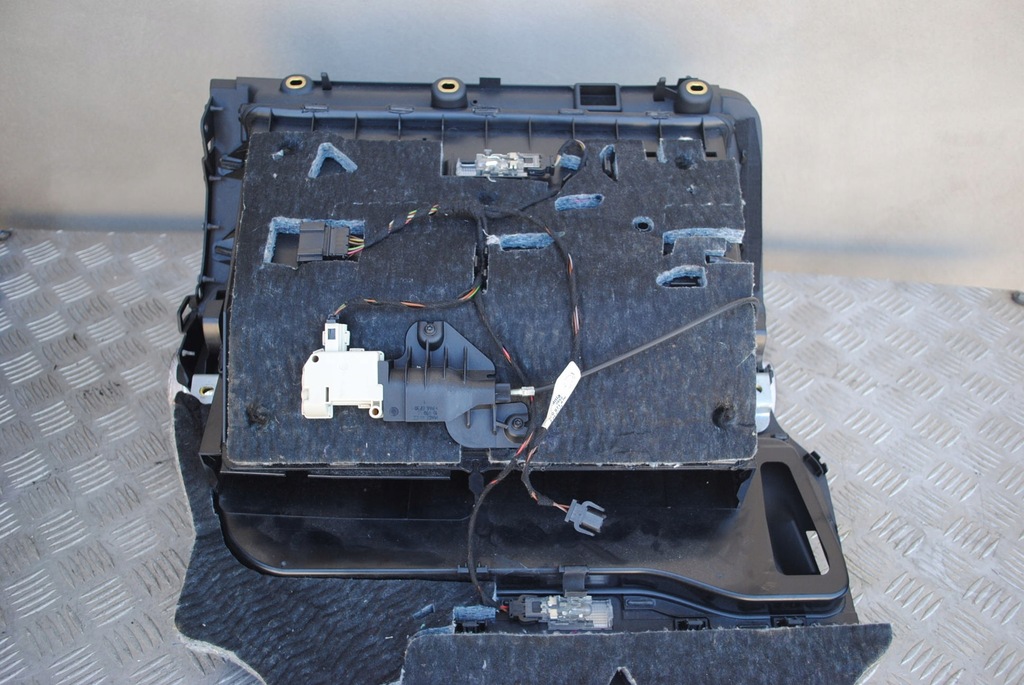 фото №6, Бардачок пассажира 4f1857035 soul audi a6 c6