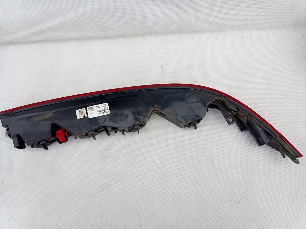 Audi q7 4m лампа задня задня w бампер правий права 4m0945096 Київ