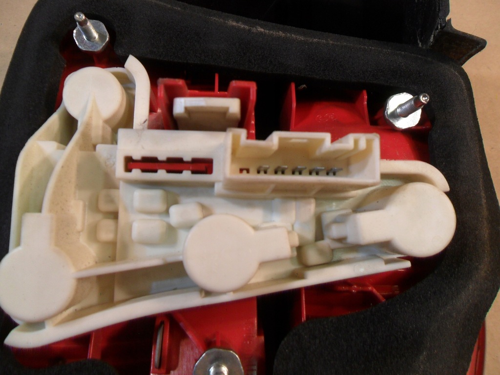 фото №12, Лампа левая задняя bmw 3 320d e90 6937457