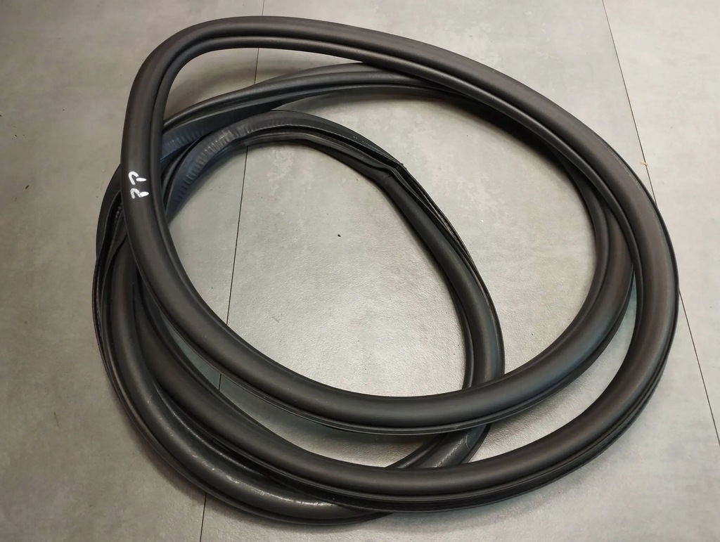 фото №1, Audi a1 8x прокладка дверь правая 8x3831722c