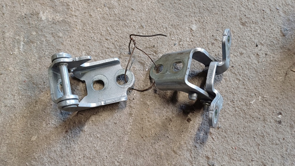 фото №1, Renault megane iv петля дверь правый задняя задний