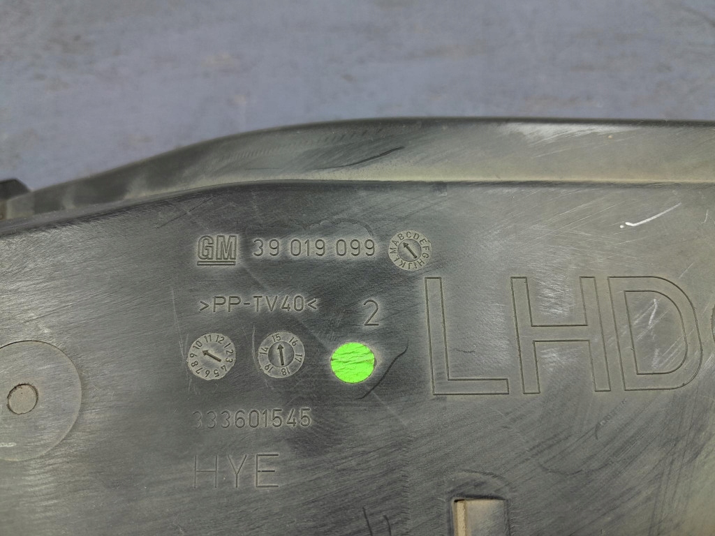 Opel astra k жабо нижние 39019099 в Украине