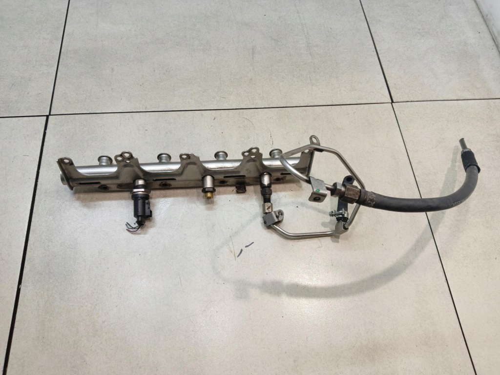 фото №1, Молдинг впрыскная audi a6 c6 06f133317l