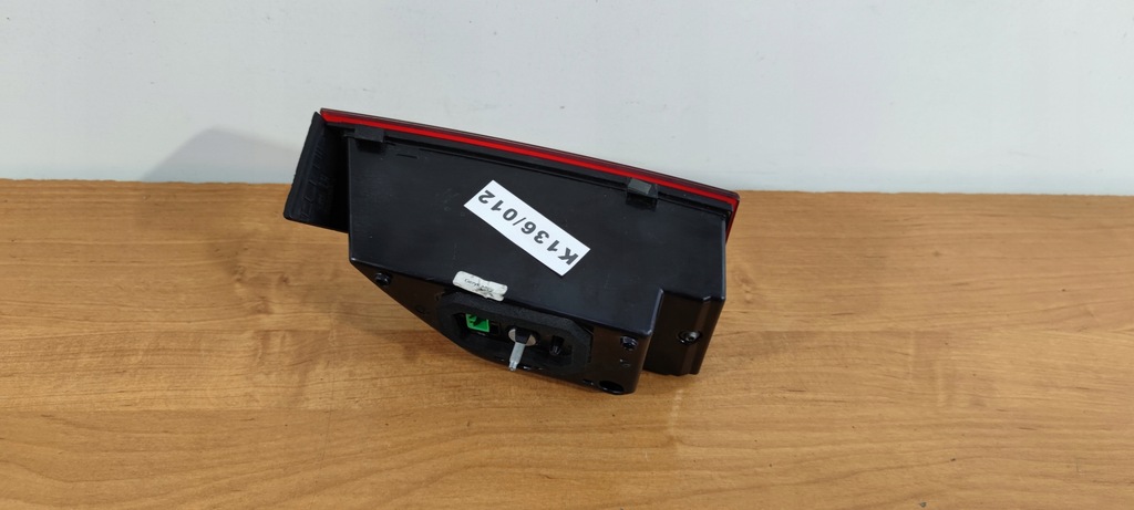 фото №2, Jaguar e-pace правая лампа do крышки задняя внутренняя